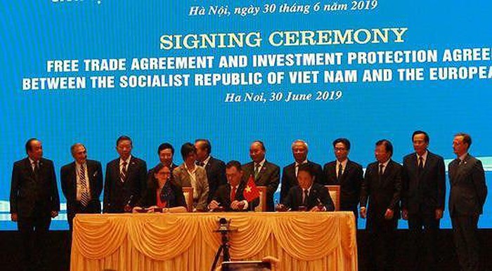 Việt Nam và EU chính thức ký kết hiệp định thương mại tự do      